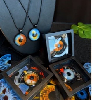 Iris jewelry at the fair